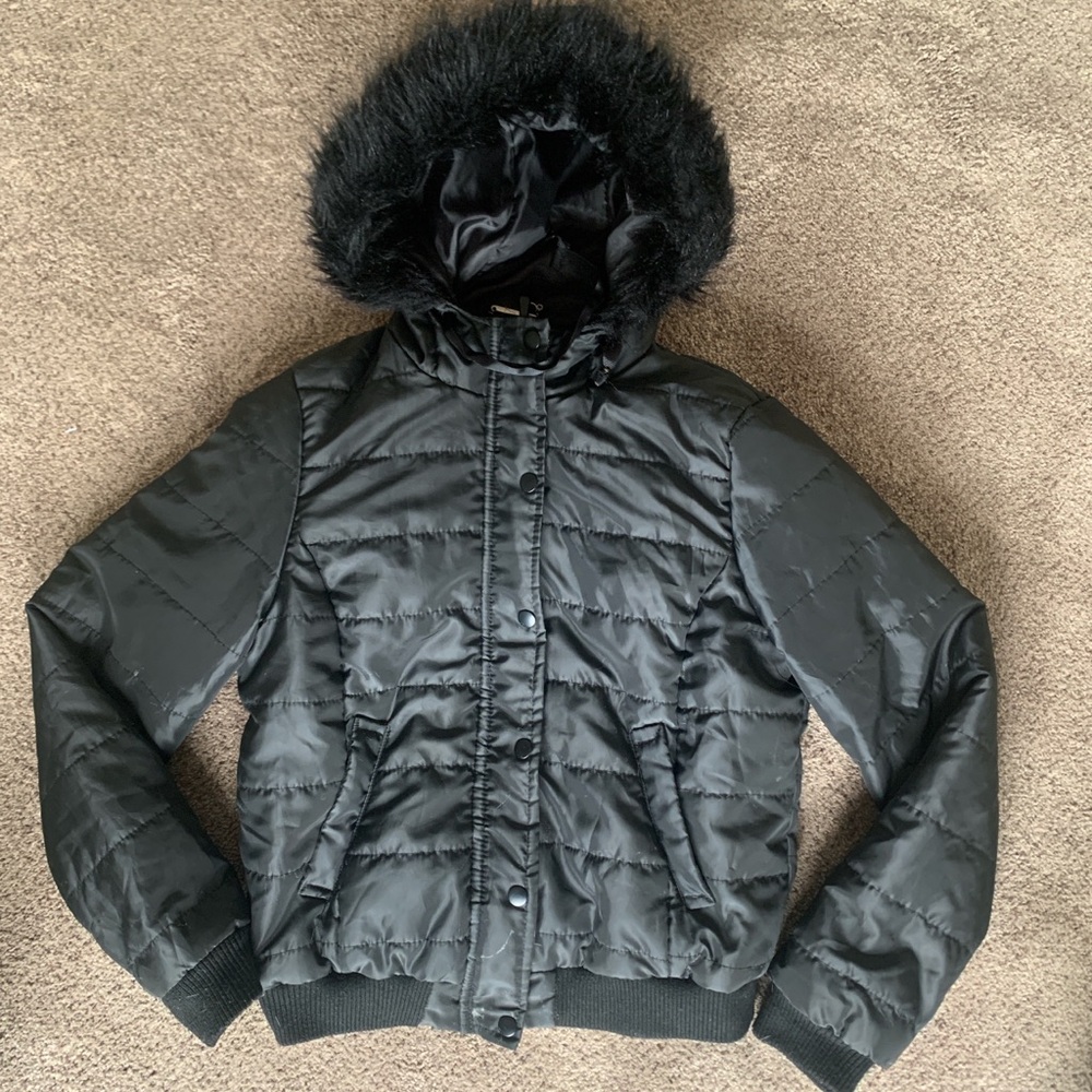 Grunge womens all black puffer coat faux fur
